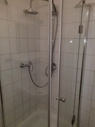Dört Kişilik Oda (Shower)