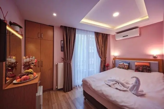 https://images.odamax.com/img/1024x768/odamax/image/upload/Gulhane_Corner_Hotel_202512221352320_WhatsApp_Image_2025_12_22_at_12_13_55.jpeg