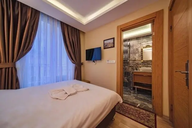 https://images.odamax.com/img/1024x768/odamax/image/upload/Gulhane_Corner_Hotel_202512221352321_WhatsApp_Image_2025_12_22_at_12_13_54_1_.jpeg