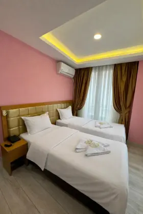 https://images.odamax.com/img/1024x768/odamax/image/upload/Gulhane_Corner_Hotel_202601051711525_twin_2_.png