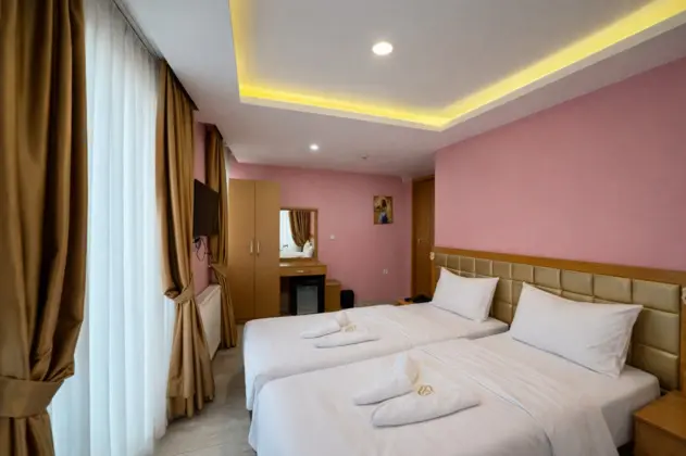 https://images.odamax.com/img/1024x768/odamax/image/upload/Gulhane_Corner_Hotel_202601051711527_twin_3_.png