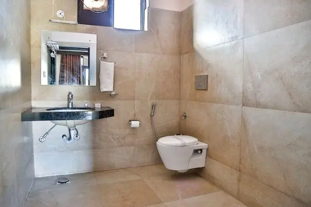 Luxury Tek Büyük Yataklı Oda, 1 Çift Kişilik Yatak, Buzdolabı, Bahçe Manzaralı