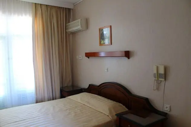Çift Kişilik, Deniz Manzaralı