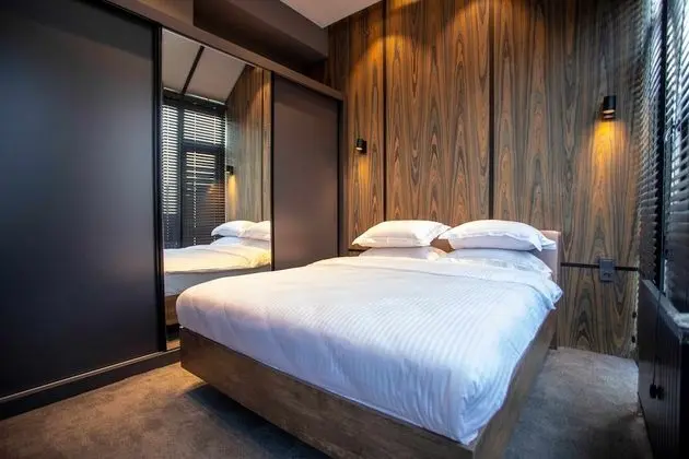 Deluxe Queen Room
