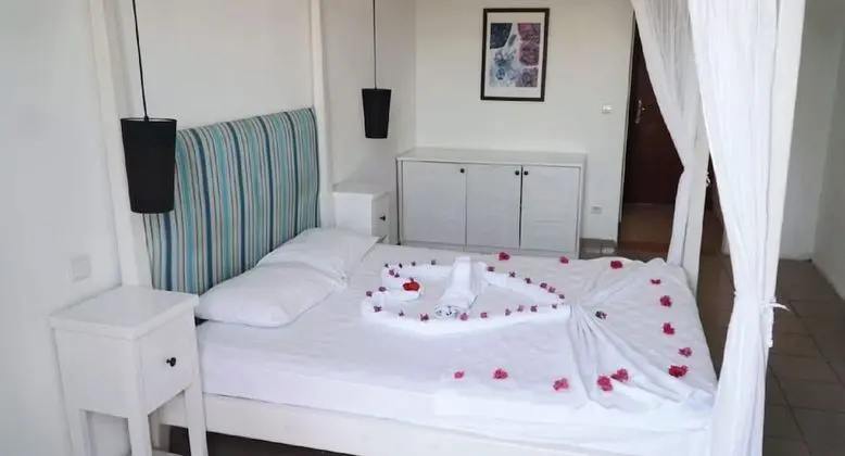 Standard Oda, 1 Yatak Odası, Havuz Manzaralı, Denize Sıfır