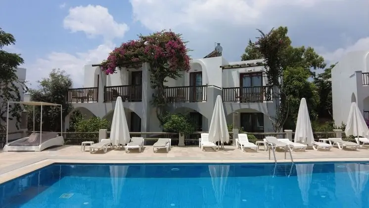Standard Oda, 1 Yatak Odası, Havuz Manzaralı, Denize Sıfır