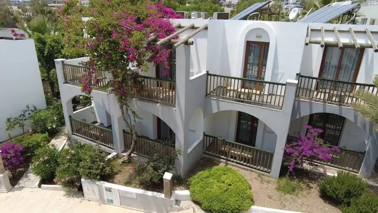 Standard Oda, 1 Yatak Odası, Havuz Manzaralı, Denize Sıfır