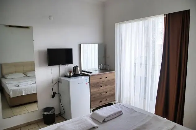 Çift Kişilik, Deniz Manzaralı