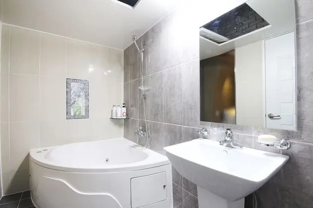 Oda (Deluxe (Breakfast Pack/Good Air Condi)