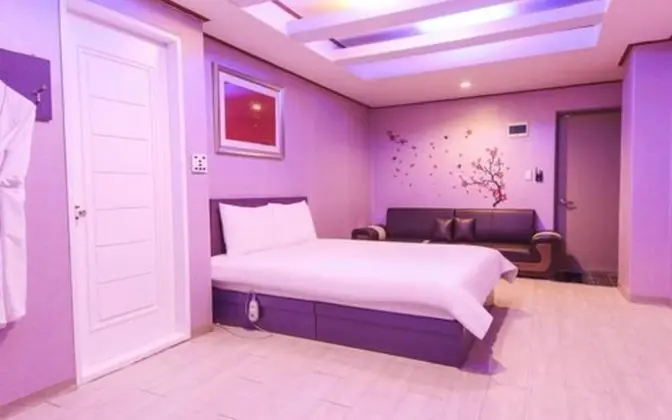 Oda (VIP room (1st floor parking/wave movi)