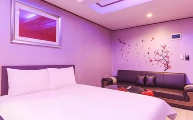 Oda (VIP room (1st floor parking/wave movi)