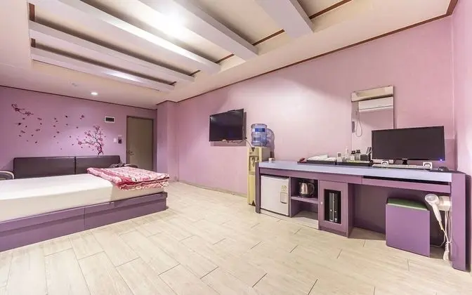 Oda (VIP room (1st floor parking/wave movi)