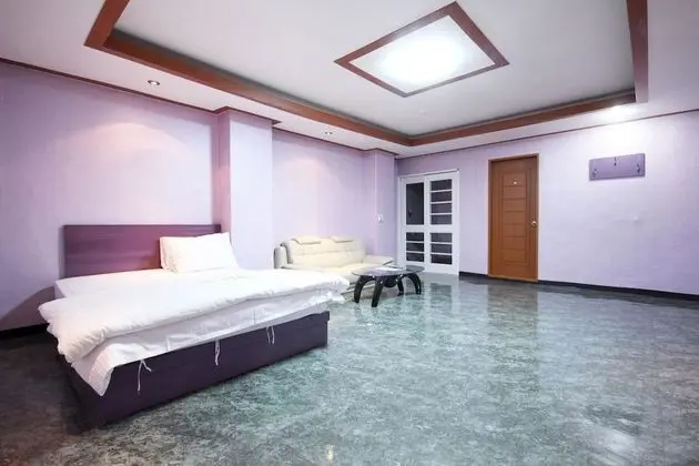 Oda (VIP room (1st floor parking/wave movi)