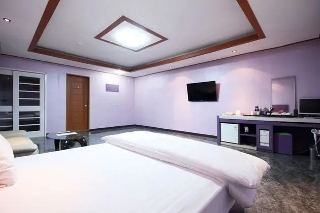 Oda (VIP room (1st floor parking/wave movi)