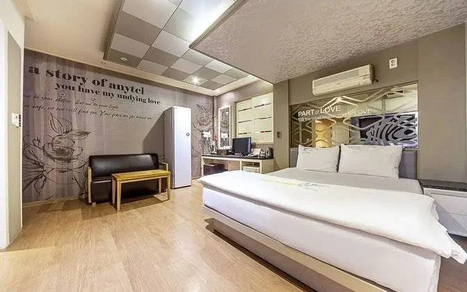 Oda (Deluxe (Netflix viewing/bathtub/style)