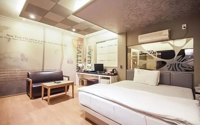 Oda (Deluxe (Netflix viewing/bathtub/style)