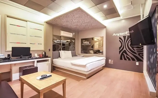 Oda (Deluxe (Netflix viewing/bathtub/style)