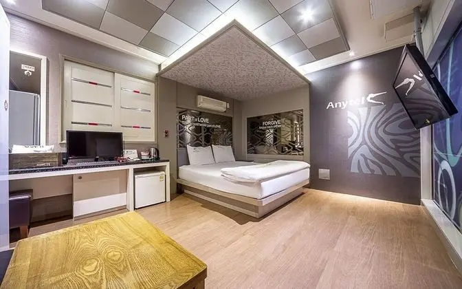 Oda (Deluxe (Netflix viewing/bathtub/style)