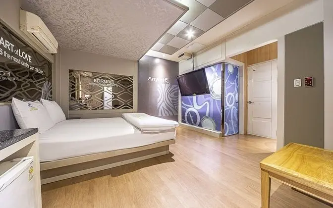 Oda (Deluxe (Netflix viewing/bathtub/style)