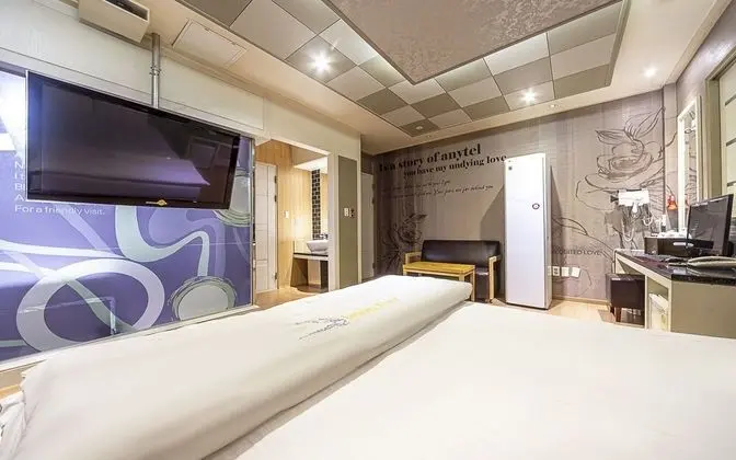 Oda (Deluxe (Netflix viewing/bathtub/style)