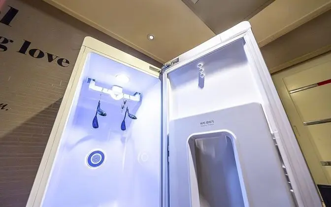 Oda (Deluxe (Netflix viewing/bathtub/style)