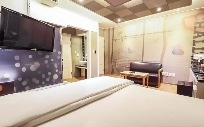 Oda (Deluxe (Netflix viewing/bathtub/style)