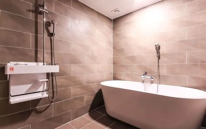 Oda (Deluxe (Netflix viewing/bathtub/style)