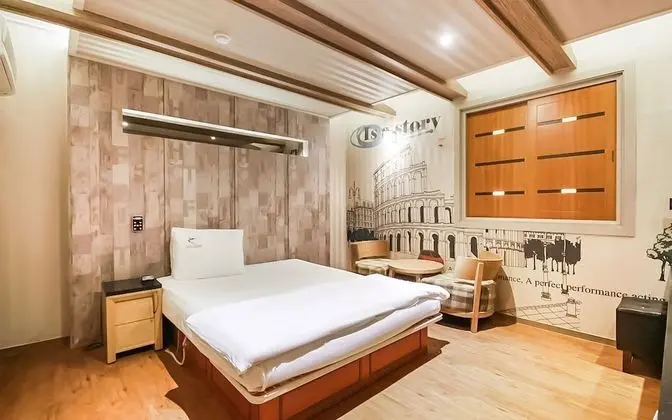 Oda (Standard (Netflix viewing/bath/PC/bid)