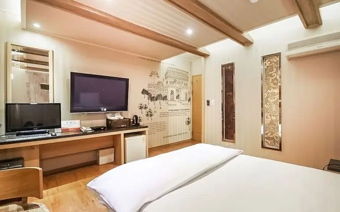 Oda (Standard (Netflix viewing/bath/PC/bid)