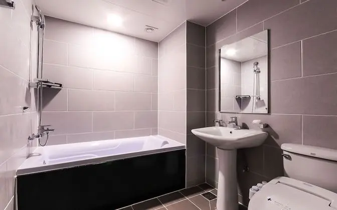 Oda (Standard (Netflix viewing/bath/PC/bid)