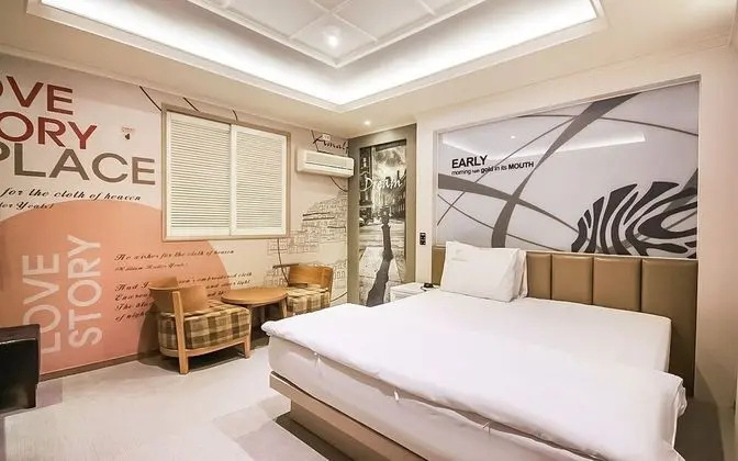 Oda (Standard (Netflix viewing/bath/PC/bid)