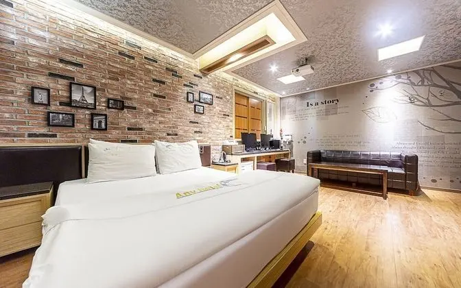 Oda (Suite (2 PCs for PUBG/viewable Netfli)