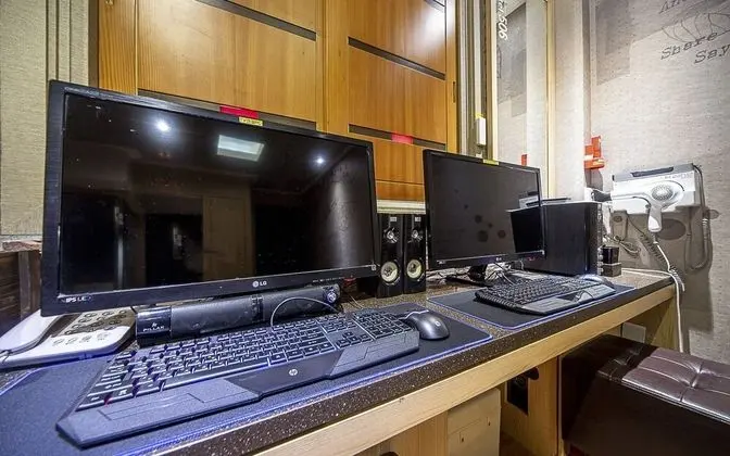 Oda (Suite (2 PCs for PUBG/viewable Netfli)