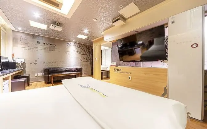 Oda (Suite (2 PCs for PUBG/viewable Netfli)