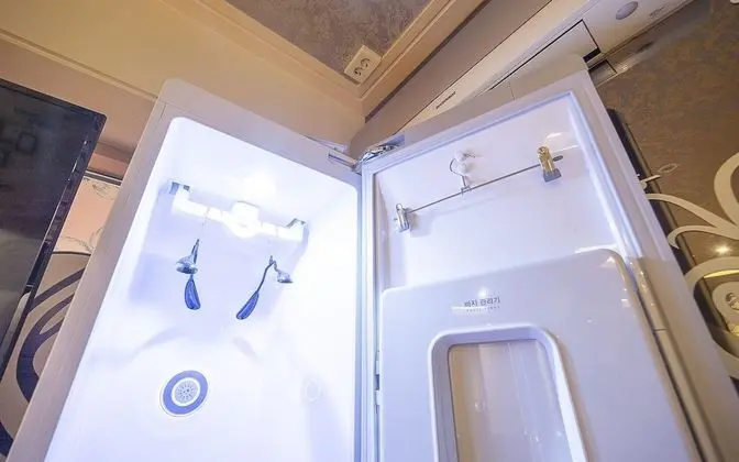 Oda (Suite (2 PCs for PUBG/viewable Netfli)