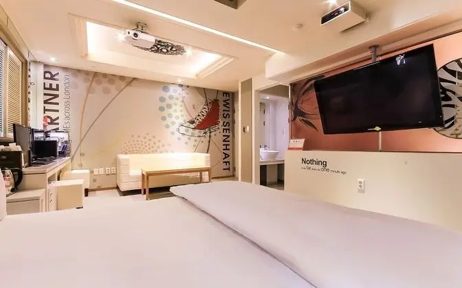 Oda (Suite (2 PCs for PUBG/viewable Netfli)