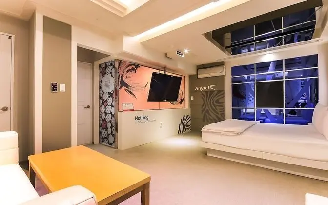 Oda (Suite (2 PCs for PUBG/viewable Netfli)