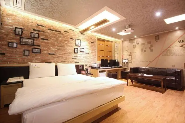 Oda (Suite (2 PCs for PUBG/viewable Netfli)