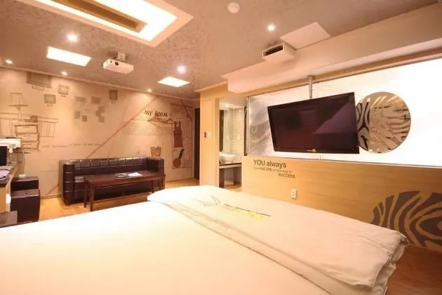 Oda (Suite (2 PCs for PUBG/viewable Netfli)