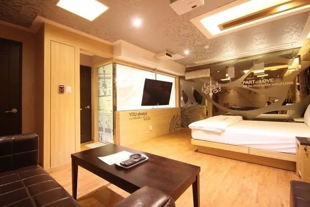 Oda (Suite (2 PCs for PUBG/viewable Netfli)