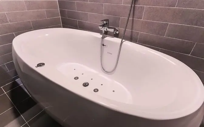 Oda (Suite (2 PCs for PUBG/viewable Netfli)