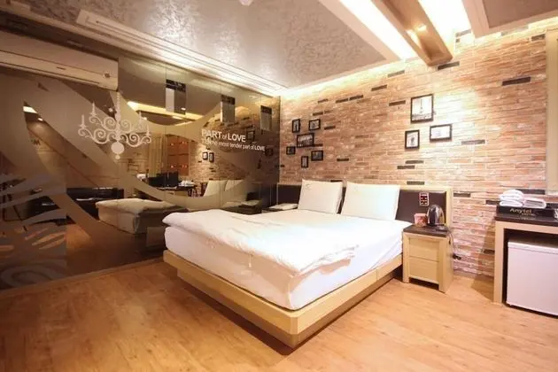 Oda (Suite (2 PCs for PUBG/viewable Netfli)