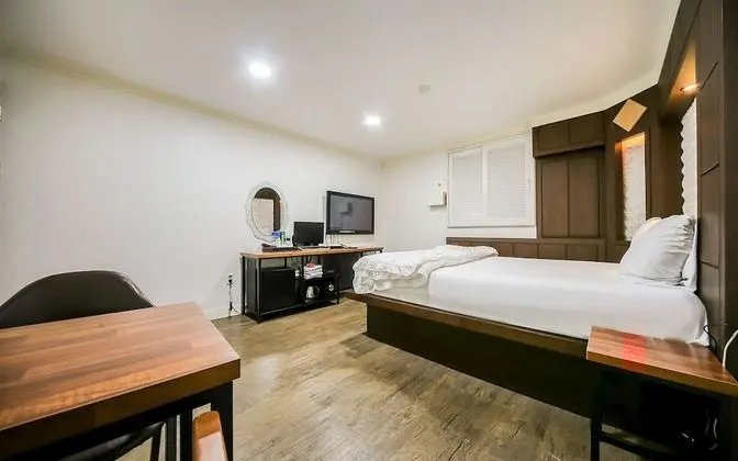 Oda (Deluxe rooms (Netflix available / Gue)