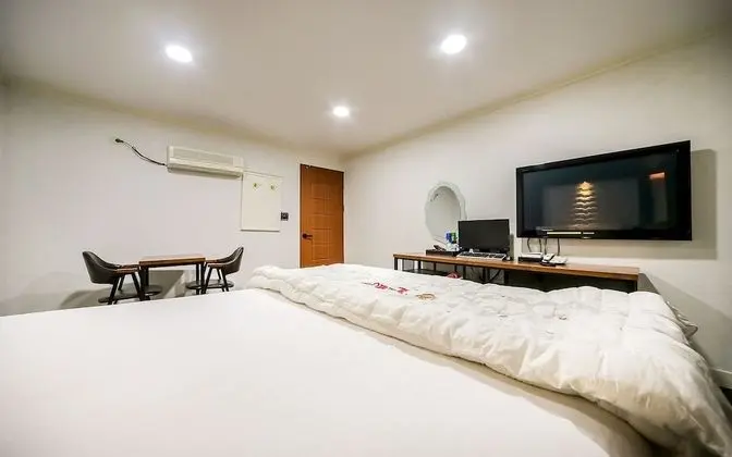 Oda (Deluxe rooms (Netflix available / Gue)