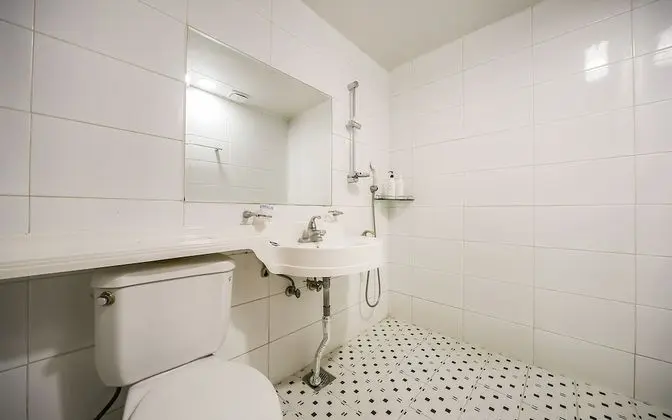 Oda (Ondol (Netflix viewing/Room air condi)