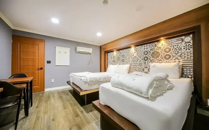 Oda (TWIN (You can watch Netflix/Good air )