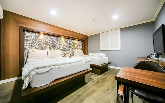 Oda (TWIN (You can watch Netflix/Good air )