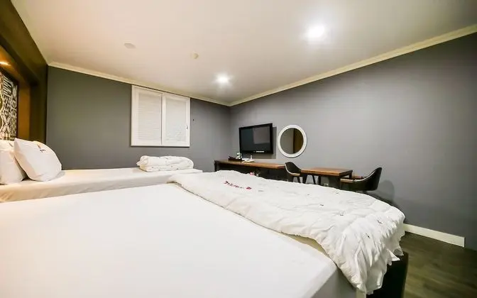 Oda (TWIN (You can watch Netflix/Good air )