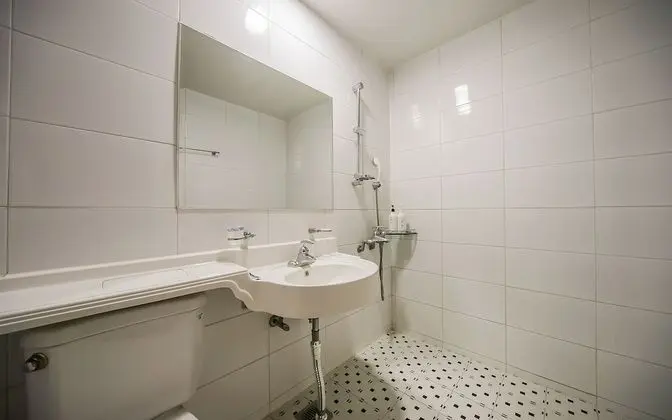 Oda (TWIN (You can watch Netflix/Good air )