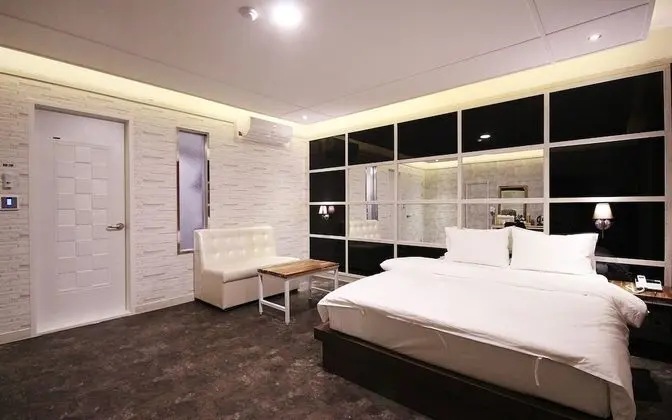 Oda (Deluxe (Good for room heating and coo)